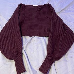 maroon long sleeve crop top, heavy wearing